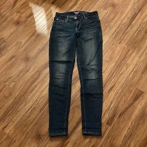 Size 2 Denizen by Levi Modern Skinny Jeans